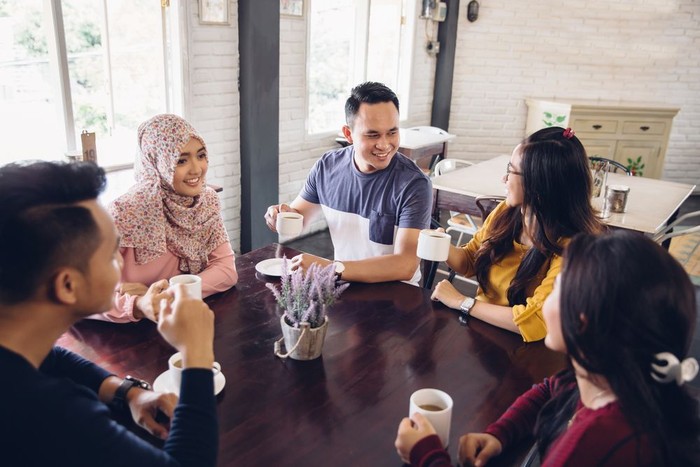 Ilustrasi Makan Siang Teman Kerja