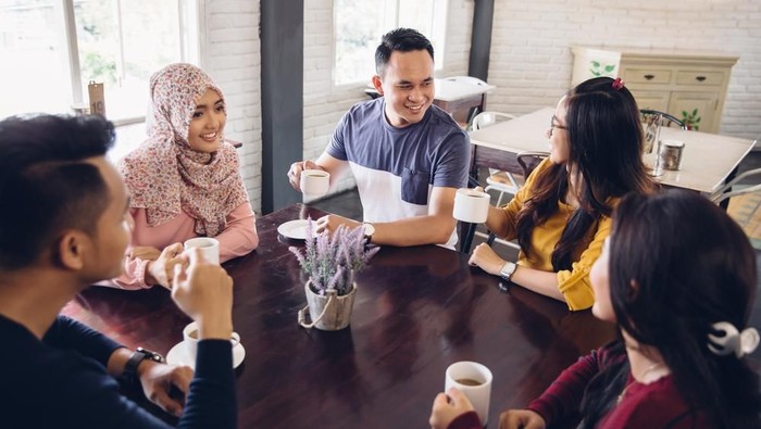Ilustrasi Makan Siang Teman Kerja Ilustrasi Makan Siang Teman Kerja