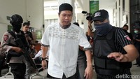 Ketua JAD Zainal Amsory meninggalkan ruang sidang.