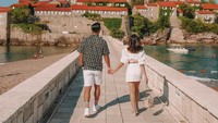 Foto liburan mereka pun bikin kepingin jalan-jalan ke Montenegro (indpriw/Instagram)