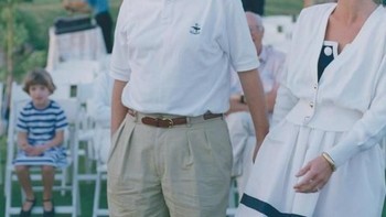 Sedangkan Gates merayakan ulang tahun istrinya, Melinda Gates dengan mengunggah foto keduanya di akun Instagram-nya. Foto: Instagram