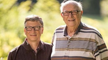 Dalam fotonya bersama ayahnya yang diunggah di Instagram, Gates selalu menyebut ayahnya sebagai Bill Gates yang sesungguhnya. Hal ini karena ia dan ayahnya memiliki nama pertama yang sama. Foto: Instagram
