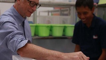 Sedangkan Gates menaruh caption bahwa ia rela untuk darahnya diminum nyamuk saat mengunjungi Indonesia untuk mempelajari progres yang telah dilakukan untuk melawan hewan pembawa penyakit ini. Foto: Instagram