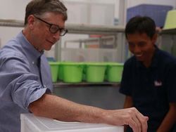 Membandingkan Kehidupan Dua Manusia Terkaya Sejagat