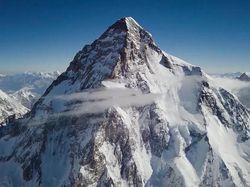 10 Gunung Mempesona Tapi Paling Mematikan di Dunia