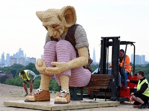 Patung Kue Setinggi 7 Meter di London Ini Dibuat Oleh Baker Indonesia