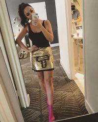 Selebgram Cantik Ini Bikin Geger, Roknya Buat Pria Salah Fokus