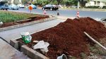 Wujud Lahan Rumput yang Halangi Halte di Jl Sudirman