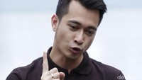 Eza pun enggan terpancing emosi dan berbuat hal yang tak diinginkan. Pool/Palevi S/detikFoto.