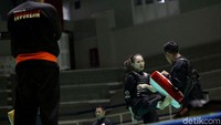 Bahkan, Wewey berupaya keras agar konsentrasinya tak terpecah dengan rencana pernikahannya. Dia akan habis-habisan dulu di Asian Games. 