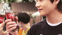 Kim Taehyung alias V BTS dikenal sebagai salah satu pria tertampan di dunia. Ia berada di peringkat teratas dalam daftar TC Candler, mengalahkan bintang hollywood sekelas Armie Hammer dna James Reid. Foto: Instagram tehyungdiary