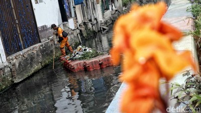 Pembersihan Sungai Warakas Jelang Asian Games 2018