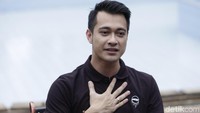 Menurutnya sang istri, Meiza Aulia merupakan wanita baik-baik dan tak seperti bundanya pikirkan. Pool/Palevi S/detikFoto.