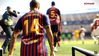 Philippe Coutinho dan Sergio Busquets tampak keluar dari lorong stadion. Foto: YouTube/officialpes