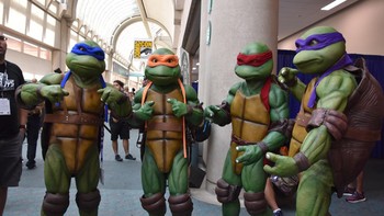 Keren! Kostum kura-kura ninja ini benar-benar terlihat seperti aslinya. Foto: CNET