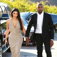 Bokongku sangat besar, sehingga aku tidak bisa melihatnya (Kanye West) di belakangku, komentar Kim. Foto: Istimewa