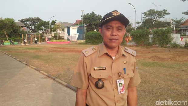 Lurah Angke M Dirhamsyah 