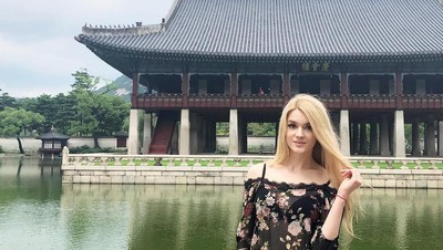 Foto: Model Cantik Rusia Mirip Barbie yang Suka Traveling