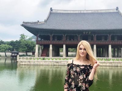 Foto: Model Cantik Rusia Mirip Barbie yang Suka Traveling