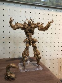 Kreatif! Action Figure Superhero Ini Dibuat dari Cangkang Serangga dan Kepiting