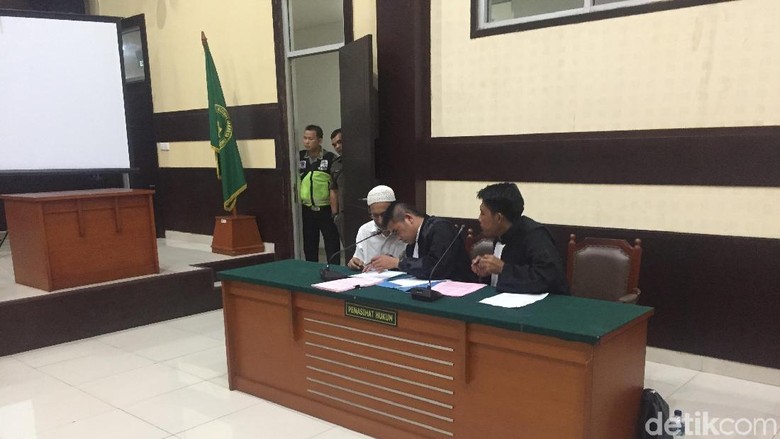 Pengacara dr Helmi: Menuntut Mati, Itu Tak Manusiawi Pengacara dr Helmi: Menuntut Mati, Itu Tak Manusiawi