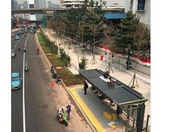 Heboh Halte di Sudirman Terhalang Rumput