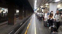 Dengan jarak sejauh itu, THSR hanya membutuhkan waktu sekitar 120 menit atau 2 jam untuk sampai tujuan. Kecepatan rata-rata 233 km per jam dan bisa mencapai kecepatan maksimal 300 km/jam.