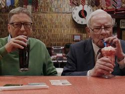 Membandingkan Kehidupan Dua Manusia Terkaya Sejagat