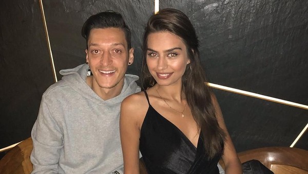 Amine Gulse, Pendukung Nomor Satu Mesut Oezil