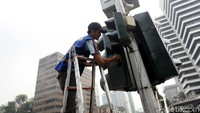 Lampu lalu lintas tersebut berada di kawasan Sarinah, Jakarta, Selasa (24/7/2018).