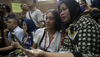 Sebelumnya Patrisha sempat tegang saat jelang putusan Tio dibacakan. Foto: Pool/Palevi S/detikHOT.