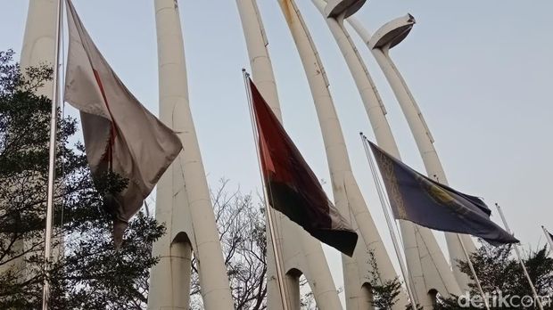 Bendera negara peserta Asian Games di Kemayoran Dekil