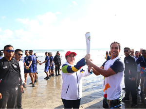Menko PMK Bawa Api Obor Ke-20 Asian Games 2018 di Bali