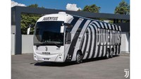 Motifnya mirip zebra namun dengan pola bergelombang. Desain busJuventus yang kreatif ini merupakan hasil karya Garage Italia. Sebuah rumah desain yang terkenal di Italia.