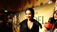 Pemeran Jaenab itu tampil menawan nan seksi dengan dress hitam.