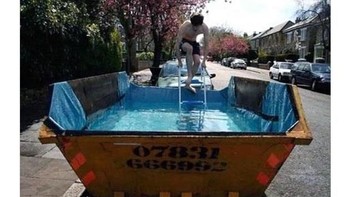 Kalau nunggu hujan terlalu lama, mungkin kolam renang swadaya ini bisa jadi solusi. Foto: Istimewa