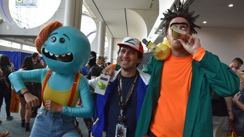 Misty, Ash, dan Brock hadir di acara Comic-Con 2018. Pikachunya mana ya? Foto: CNET