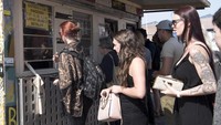 Pasar loak IJ Hallen berada di kawasan Amsterdam Noord, bekas galangan kapal Nederlandse Droogdok en Scheepsbouw Maatschappij (NDSM) tua yang besar. Galangan kapal ini dibangun seabad lalu tapi tahun 1984 mengalami kebangkrutan dan menyisakan gedung-gedung bekas perkantoran mereka. Antara Foto/Hermanus Prihatna.