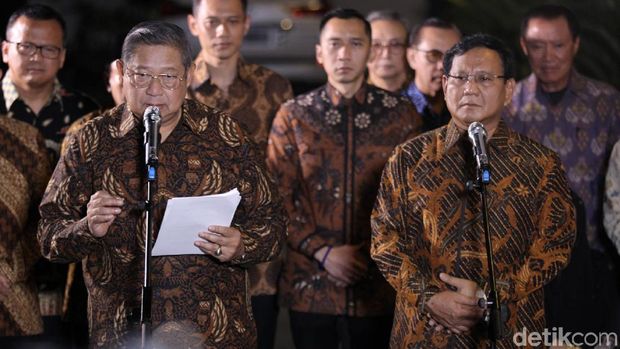 Prabowo saat bertemu SBY.
