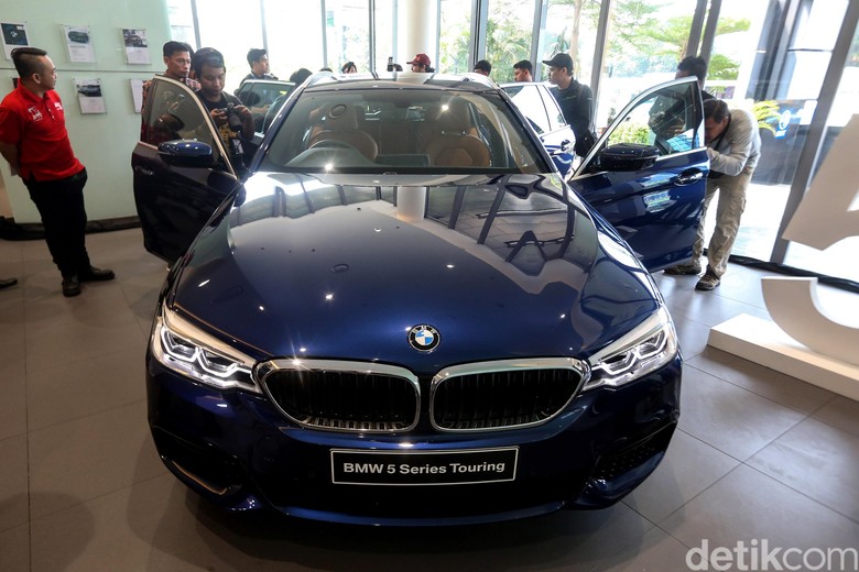 BMW Seri 5 Touring. Foto: Ari Saputra BMW Seri 5 Touring. Foto: Ari Saputra