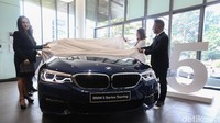 All-new BMW Seri 5 Touring ditawarkan dengan harga Rp 1.429.000.000 off the road.