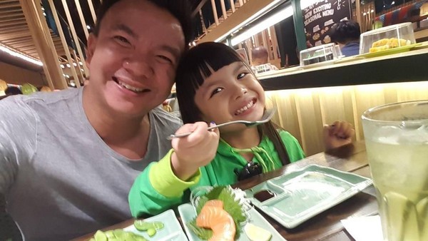 So Sweet! Ini Potret Kedekatan Jerry Aurum dan Shakira Saat Makan Bersama