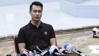 Eza memberikan keterangan soal perseteruannya dengan sang bunda. Pool/Palevi S/detikFoto.