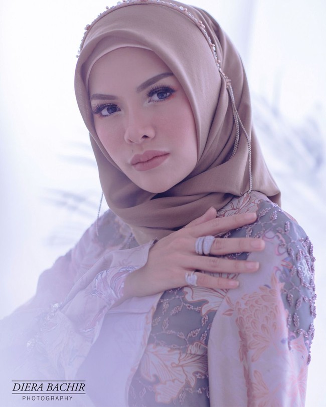 Harapan adalah kemampuan untuk melihat bahwa ada cahaya meskipun semua dalam kegelapan, tulis Nikita dalam caption foto istimewanya ini. Foto: Diera Bachir Foto: Diera Bachir