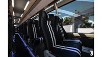 Dijamin para pemain seperti Ronaldo bakal nyaman menumpang di dalam bus ini.