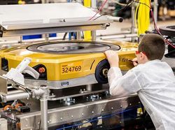 Membandingkan Kehidupan Dua Manusia Terkaya Sejagat