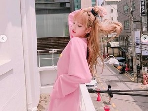 Prediksi Tren Warna Rambut Wanita 2023, Didominasi Warna Pink