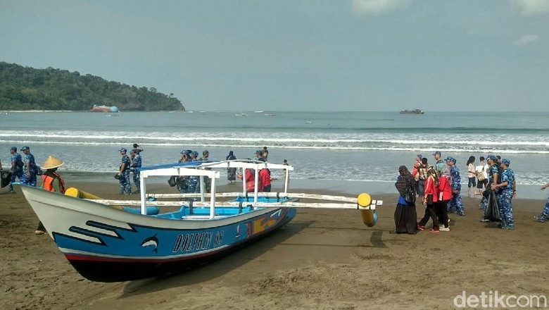 Video Bmkg Imbau Warga Jauhi Kawasan Pantai Selat Sunda