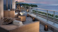 Jelang malam, traveler akan dimanjakan dengan panorama Jenewa yang romantis. Tak heran kalau rate per malamnya sangat mahal (Hotel President Wilson)