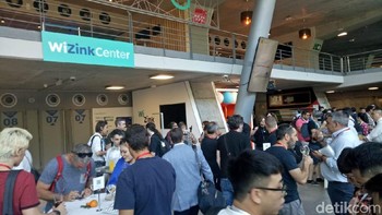Suasana pendaftaran di dalam gedung. Foto: Dhani Irawan/detikcom